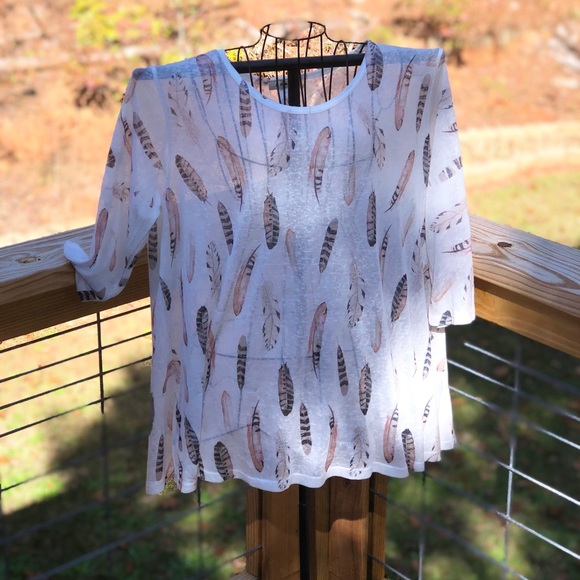 AGATE Tops - AGATE Women’s Feather Top Size 1x